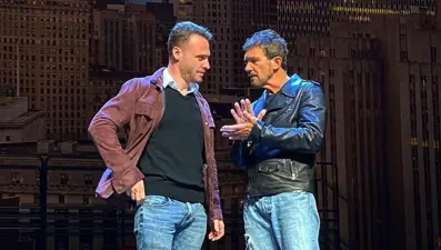 Kerem Bürsin dünyaca ünlü oyuncu Antonio Banderas ile bir araya geldi