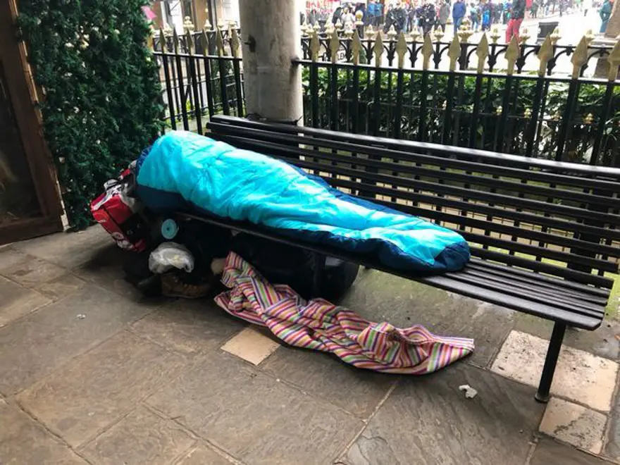 Yüzlerce protestocu, evsizler gibi giyenerek Prens Harry ve Meghan Markle’ın düğününe katılacak 1