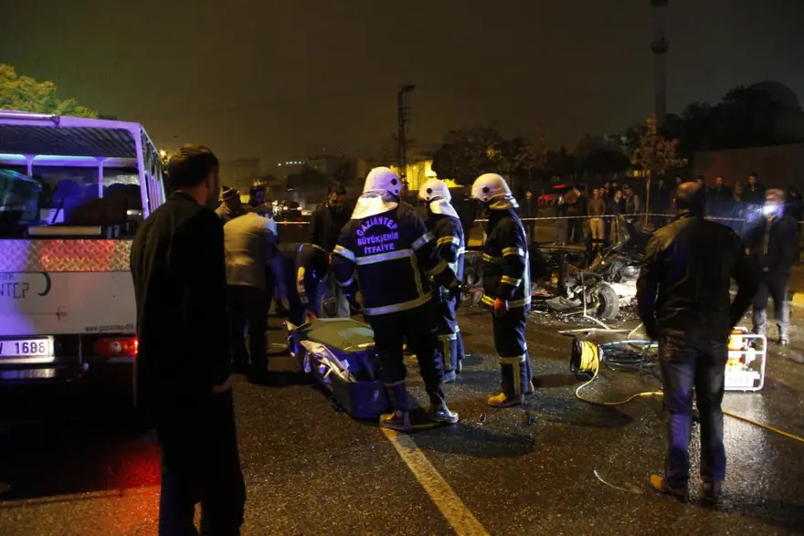 Kaza yapan otomobilin şoförü yanarak can verdi 