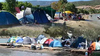 Sahiller çadır kente döndü: Günlüğü 45 liraya tatil