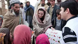 Angelina Jolie: Afgan kadınları ve çocukları düşünüyorum