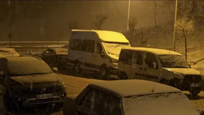Kar gece etkisini artırdı, kent beyaza büründü