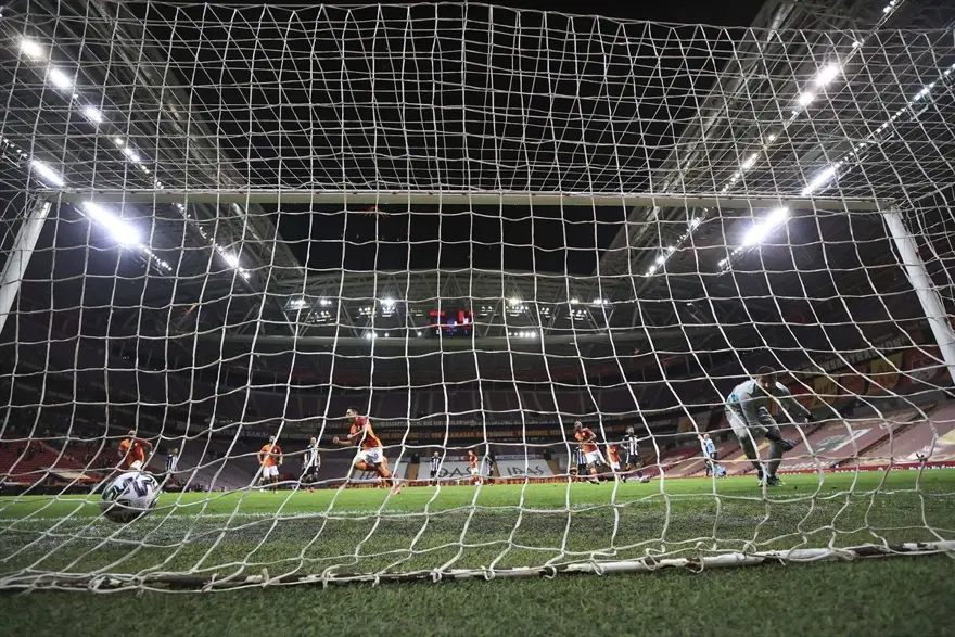 Galatasaray ve Fenerbahçe kazandı, zirve yarışı kızıştı 3