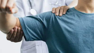 Omuz ağrınız ciddi  bir işaret mi? Sadece duruşla ilgili değil