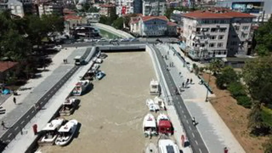 İstanbul'da Kurbağalıdere'yi de deniz salyası kapladı 7 İstanbul'da Kurbağalıdere'yi de deniz salyası kapladı 7