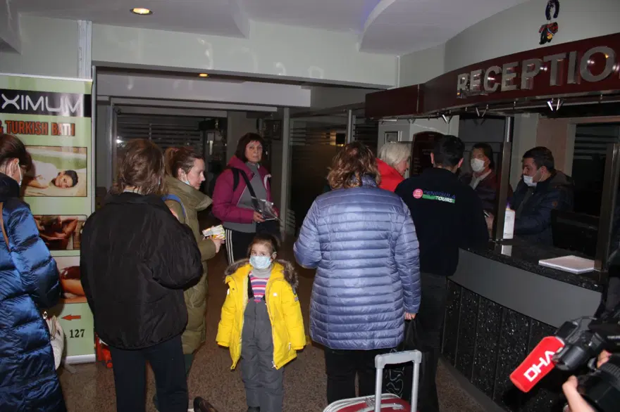 Savaştan kaçan Ukraynalı kadın ve çocuklar İzmir'e geldi 25