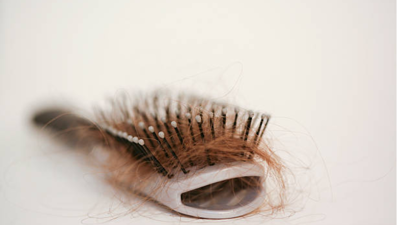 Saç dökülmesi başka hastalıkların belirtisi mi? Saç dökülmesi neden olur?