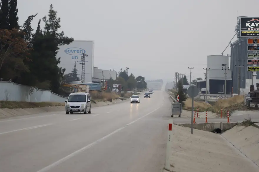 Yasağı kimse dinlemedi, ilçe dumana boğuldu: Çatılara kül yağdı 2