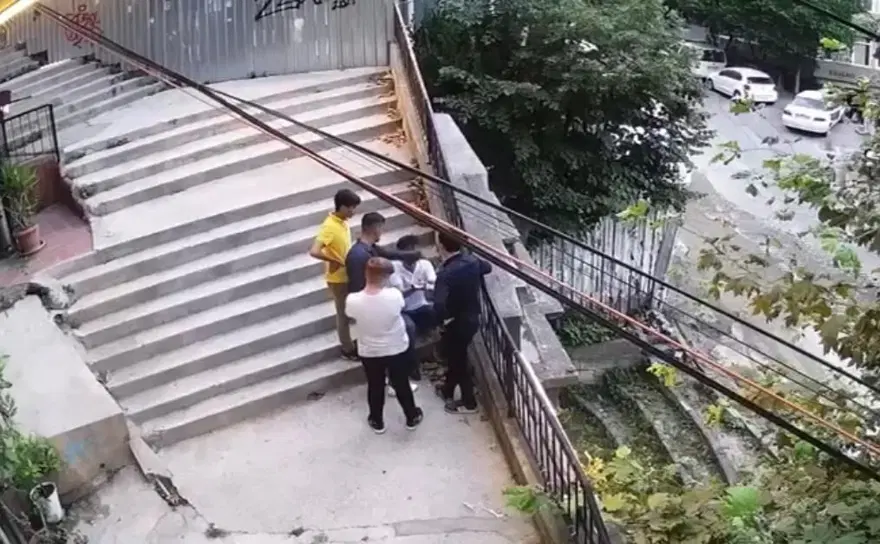 İstanbul'da bilgisayar mühendisine 'sahte' polis gasbı 1 İstanbul'da bilgisayar mühendisine 'sahte' polis gasbı 1