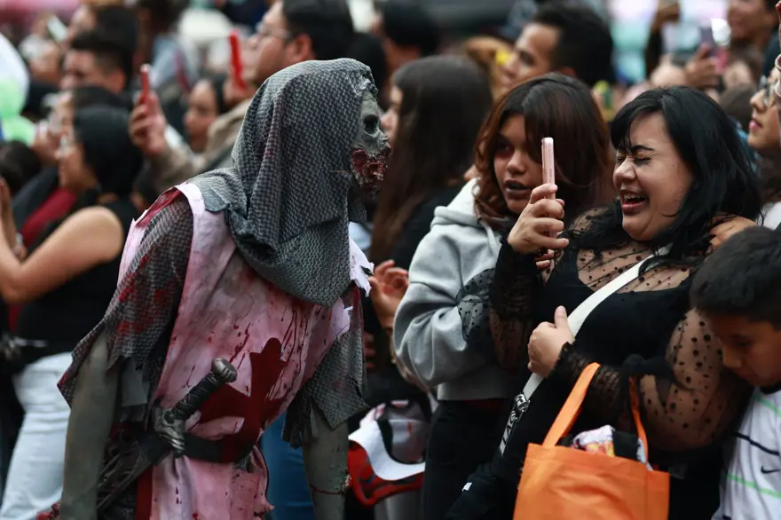 Mexico City'de "zombi işgali'' 5