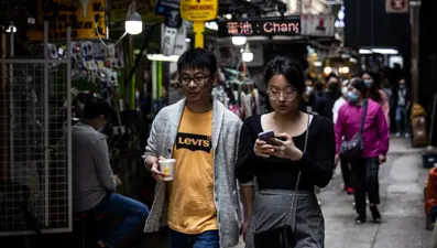 Hong Kong'da maske zorunluluğu 945 gün sonra kaldırıldı