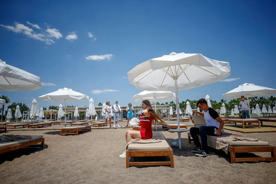 Turistlerin Türkiye'deki 'sağlıklı tatil' yolculuğu görüntülendi 13