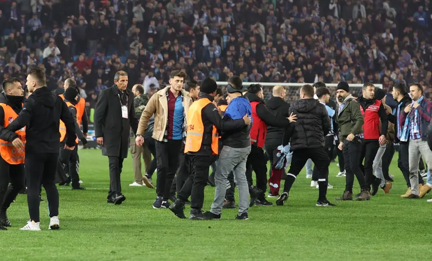 Trabzon'da olaylı maç: Tutuklanan şüphelilerin ifadeleri ortaya çıktı 3 Trabzon'da olaylı maç: Tutuklanan şüphelilerin ifadeleri ortaya çıktı 3