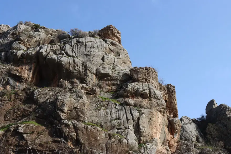 Adıyaman'da Fırat Nehri kıyısında 1800 yıllık askeri gözetleme kulesi tespit edildi 1 Adıyaman'da Fırat Nehri kıyısında 1800 yıllık askeri gözetleme kulesi tespit edildi 1