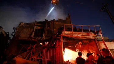 Bağdat'ta parfüm deposunda yangın: 32 kişi yaralandı, 10 kişi göçük altında