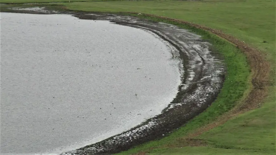Çıldır Gölü'nde de sular çekildi 2