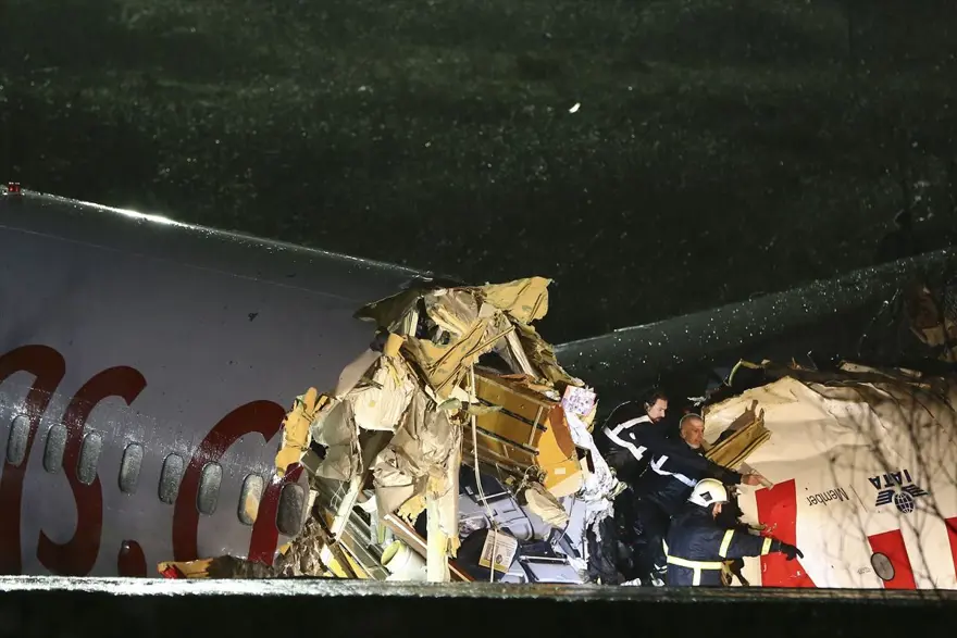 Sabiha Gökçen'de pistten çıkan uçaktan ilk görüntüler 13