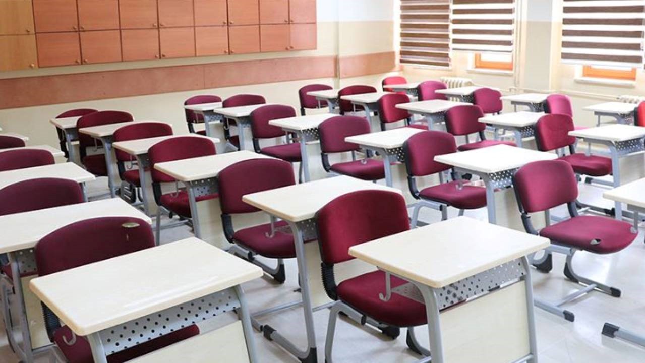 Okullarda ara tatiller kalkabilir. Milli Eğitim Bakanlığı konuyu değerlendiriyor