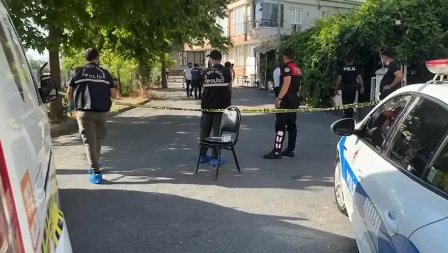 İstanbulAvcılar’da maskeli saldırganlar kahvehaneyi taradı: 1’i ağır 4 yaralı 6