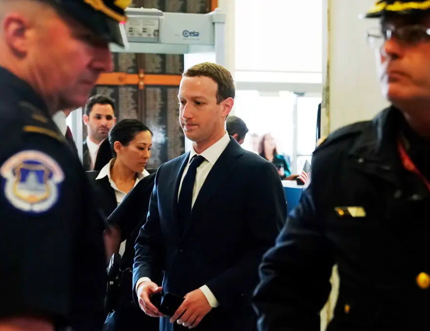 Facebook CEO'su Mark Zuckerberg: Benim de bilgilerim çalındı 