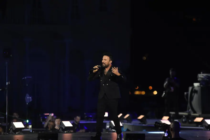 İzmir’de kurtuluş günü coşkusu: Tarkan konserine yüz binlerce kişi akın etti 16