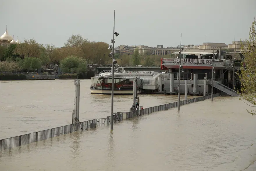 Paris'te Seine Nehri yükseldi 11