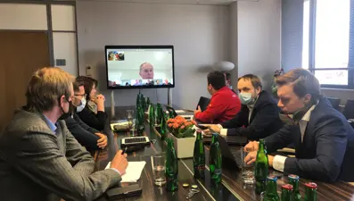 Maskesini çıkaran Çekya İçişleri Bakanı'na para cezası