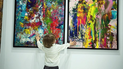 İki yaşındaki "küçük Picasso"dan binlerce euro değerinde eserler