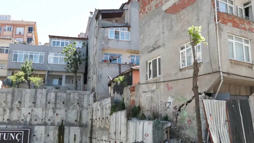 İstanbul'da bir çökme daha: Gaziosmanpaşa'da iki bina tahliye edildi 2