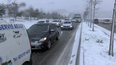 İstanbul kar trafiği: Her geçen dakika artıyor! Trafik yoğunluğu yüzde 90'a ulaştı