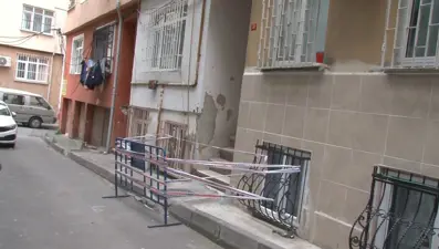 Fatih'te depremde hasar alan 3 bina boşaltıldı