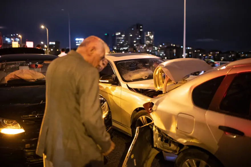 15 Temmuz Şehitler Köprüsü'nde zincirleme kaza: 7 araç birbirine girdi 6