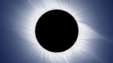 Güneş Tutulmasında Yengeç ve Ay..