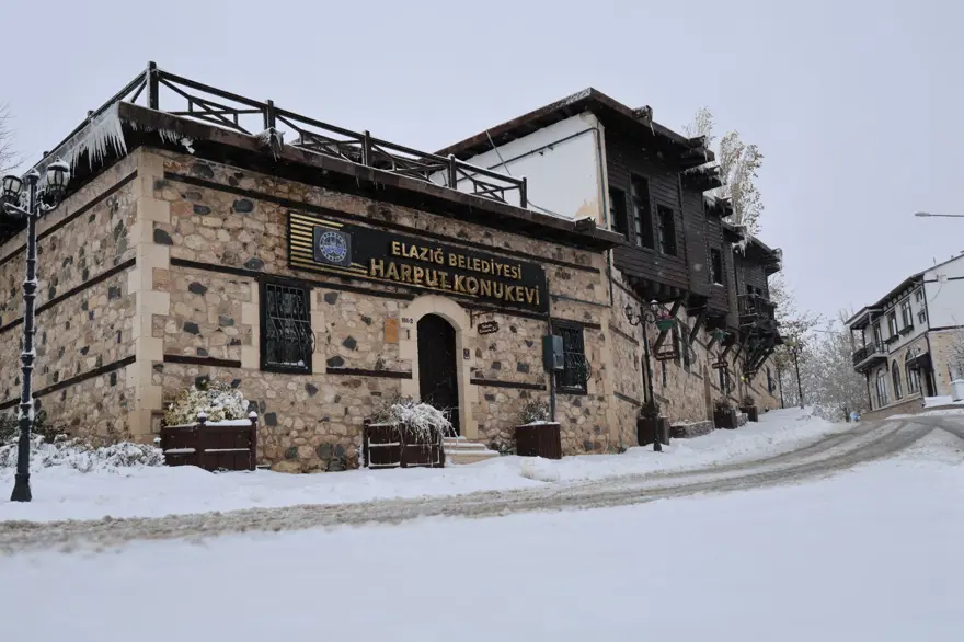 Beyaz gelinliğini giyen Harput’ta ortaya kartpostallık görüntüler çıktı 2