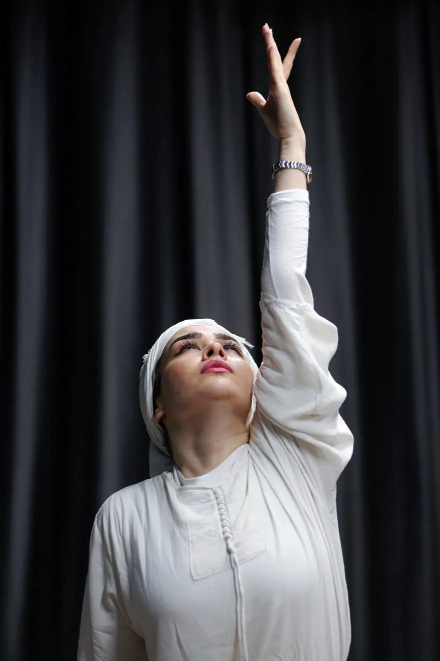 İranlı kadın dansçıların en büyük arzusu halka açık performans sergilemek 20