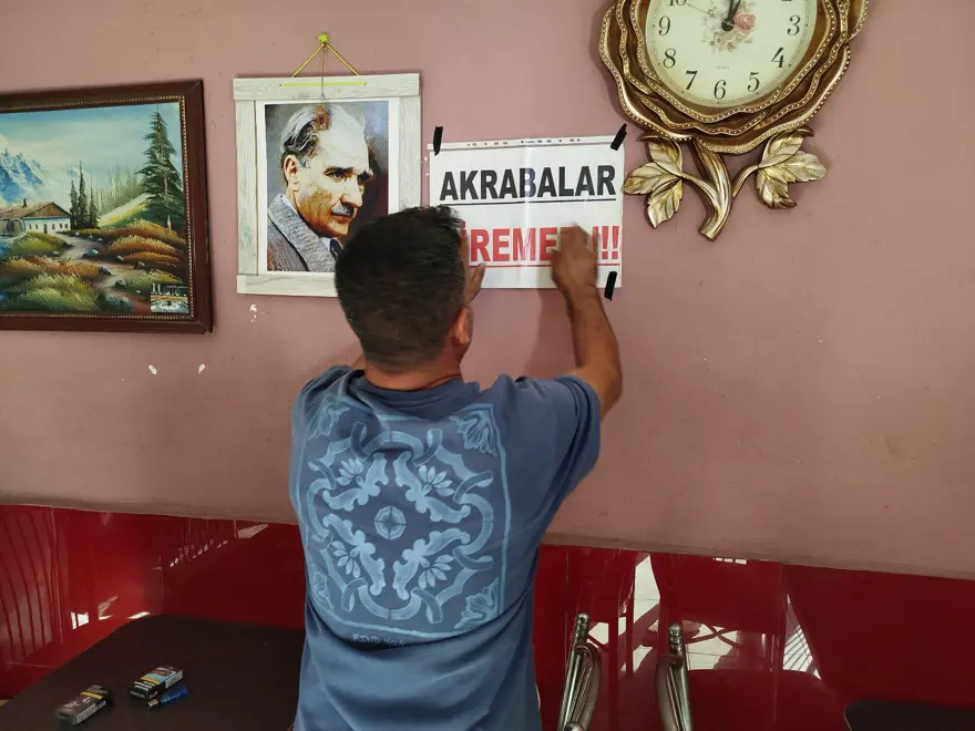Bedavacı akrabalarından sıkıldı, duvara yazı yazdı: "Akrabalar giremez" pankartını gördüler yine geldiler 3 Bedavacı akrabalarından sıkıldı, duvara yazı yazdı: "Akrabalar giremez" pankartını gördüler yine geldiler 3