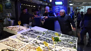 Trabzon'u fırtına vurdu: Hamsi fiyatı uçtu