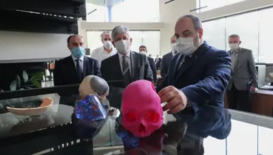 Kişiye özel 'implantlar' hastalara şifa oluyor (Bakan Varank'tan METÜM'e ziyaret)