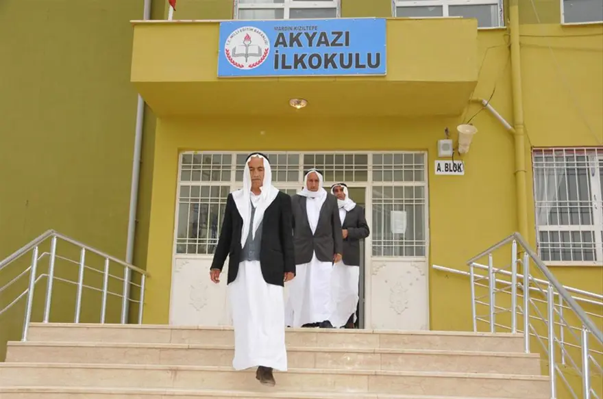 Yöresel kıyafetlerle sandığa 12 Yöresel kıyafetlerle sandığa 12