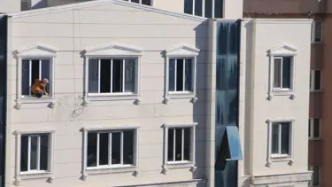 25 metre yükseklikte korkutan temizlik