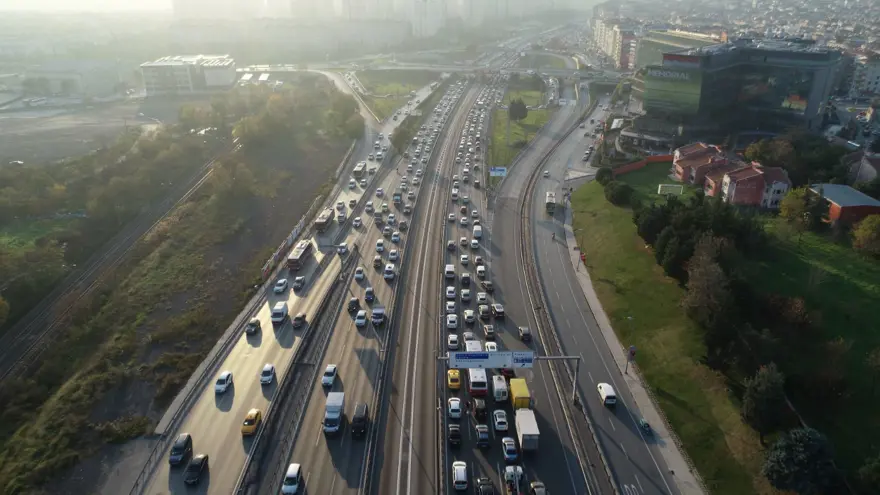 Kısıtlama başladı trafik yoğunluğu bitmedi 