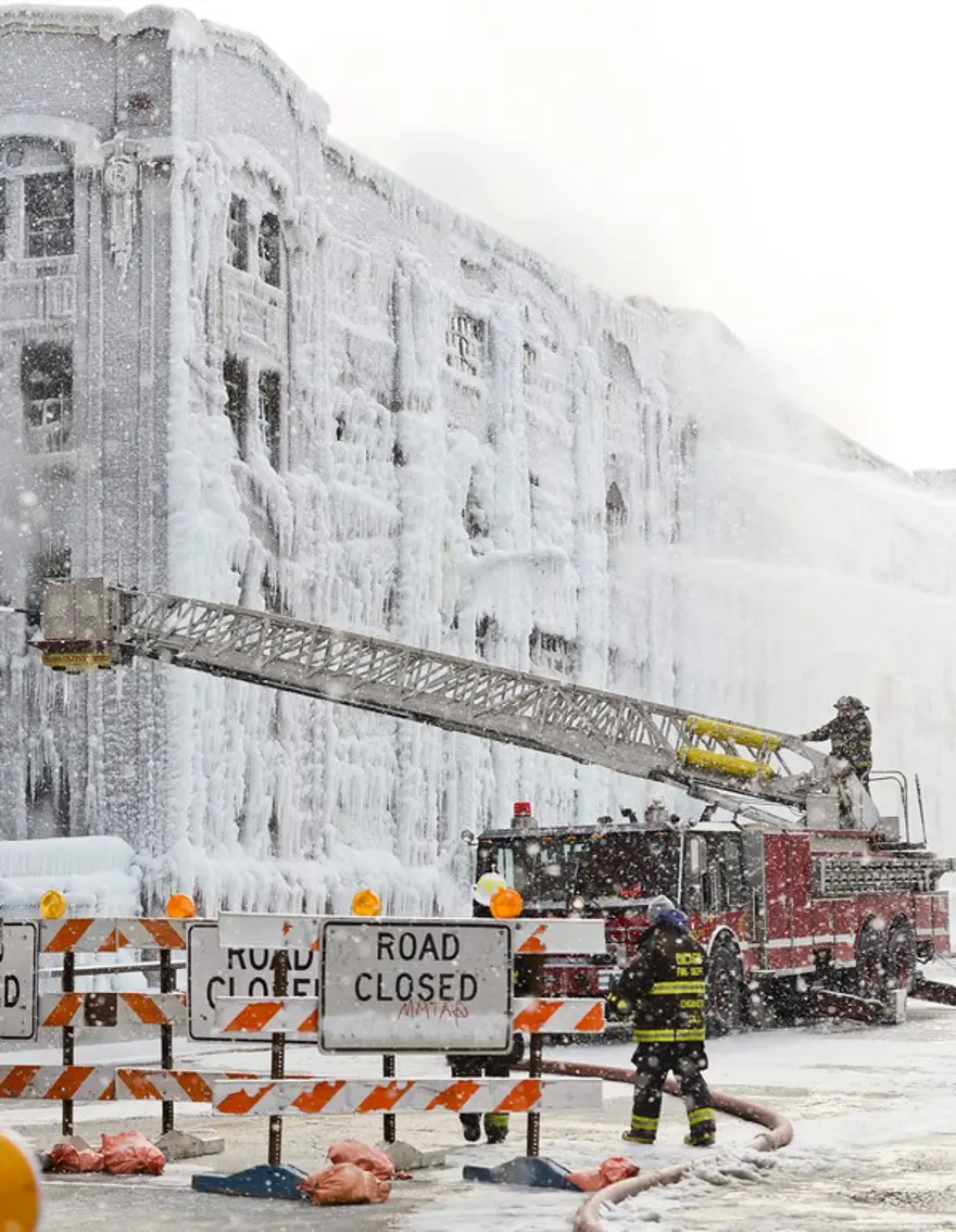 İtfaiyenin buzla mücadelesi 5