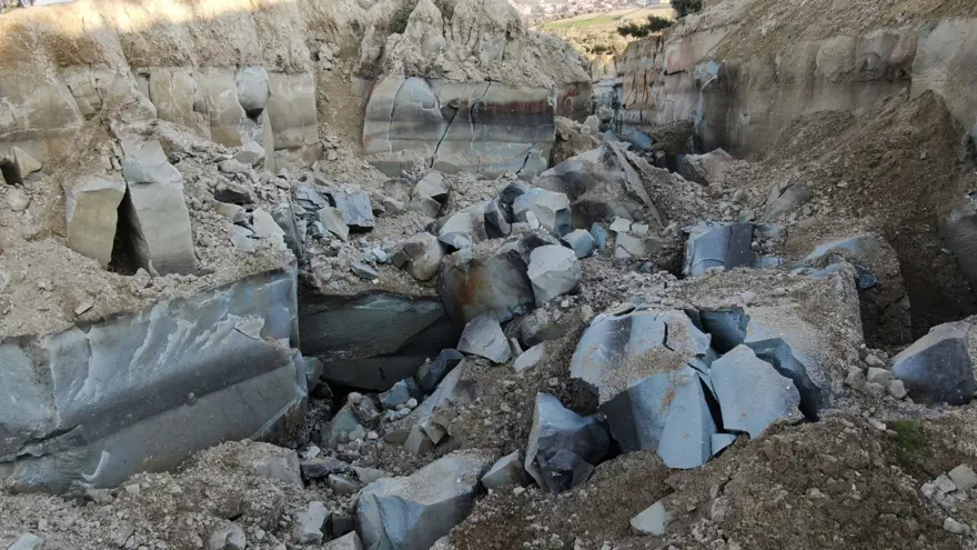 Deprem tarlayı ikiye böldü 4 Deprem tarlayı ikiye böldü 4