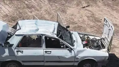 El frenini çekmeyi unutan sürücü, aracının altında kaldı