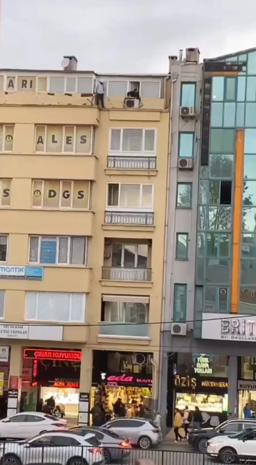 Kadıköy’de ölümle burun buruna tamir 