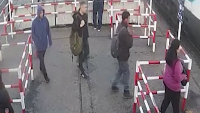 Telefona dalan adama tramvay çarptı