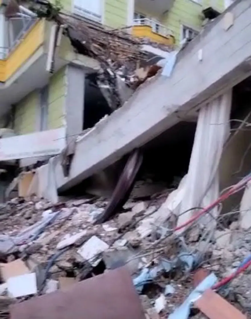 Annesi, eşi, 3 çocuğu ve kayınvalidesini kaybetti, kayıp kızını arıyor 1