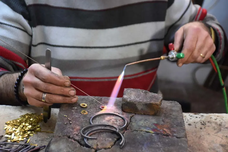 Bakırcılıkla kuyumculuğu birleştirdi: "Bu işi yapan 8-10 kişi kaldı" 2