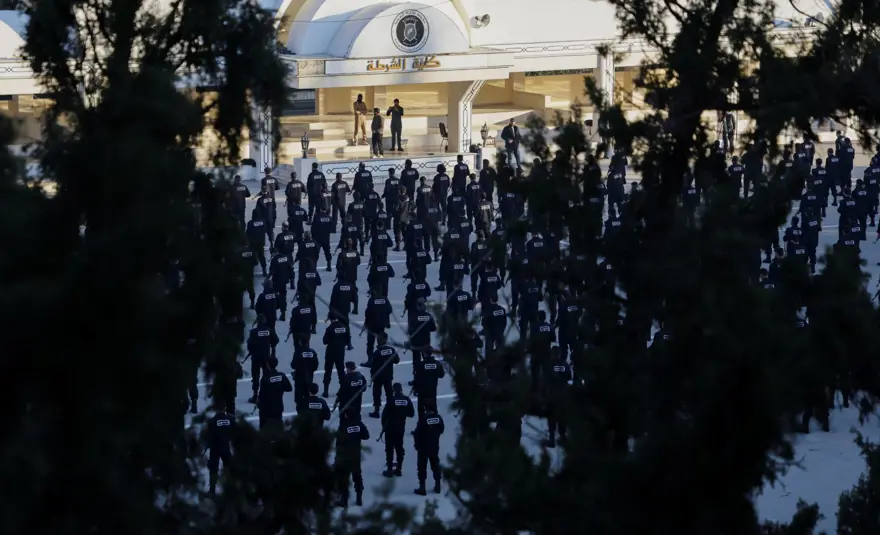 Esad destekçilerini avlıyorlar: Yeni Suriye'nin ilk polisleri göreve hazır! 5