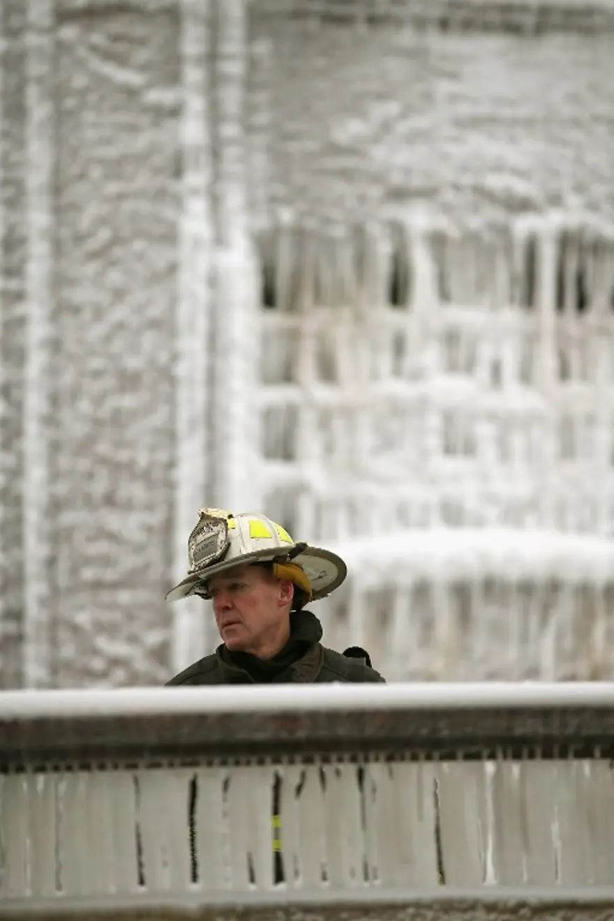 İtfaiyenin buzla mücadelesi 34
